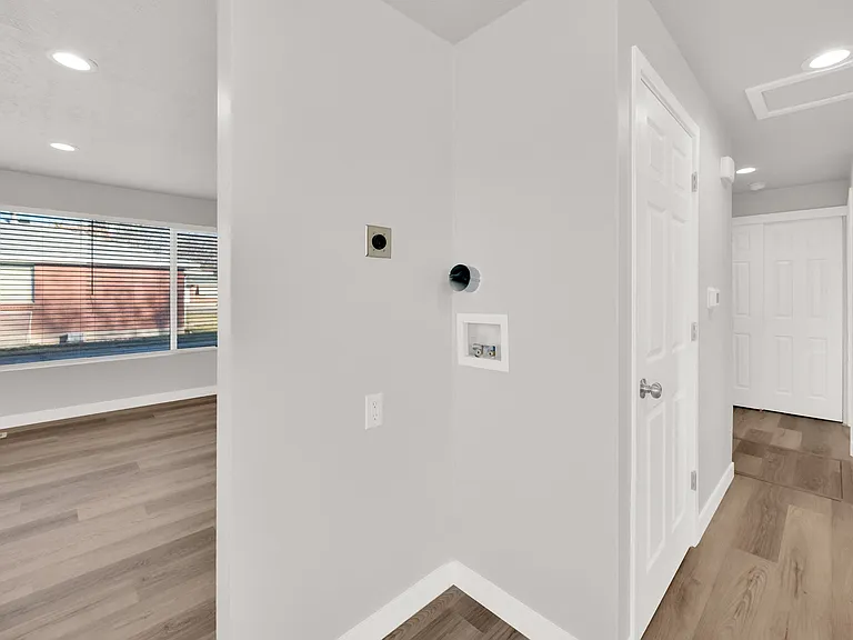 2670 S 360 E — Photo 7
