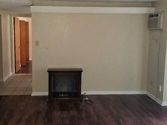 3rd image of 1750 Cromwell Dr