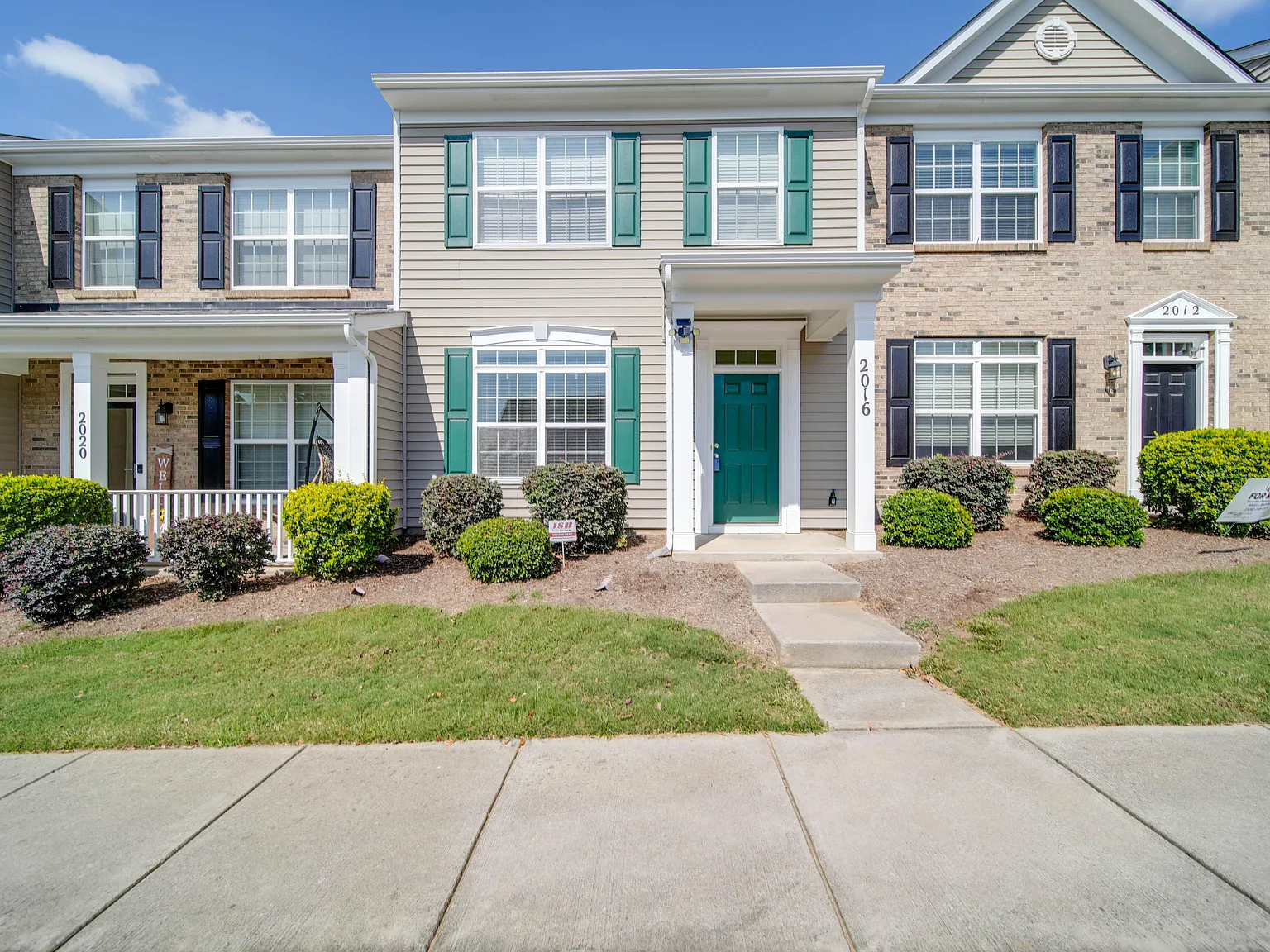 2 bed, 2.5 bath, 1480 sqft, $1,745 — Photo 2