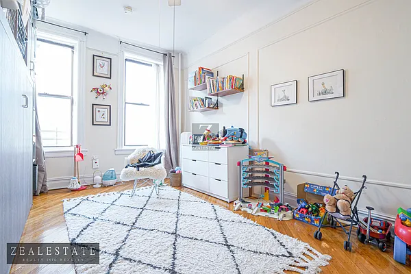 Rented by ZealEstate Group Inc | media 27