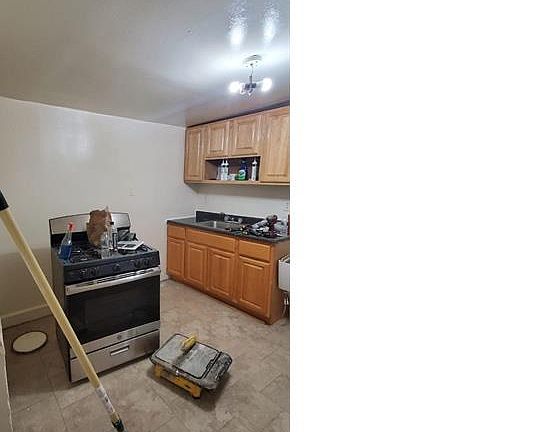 3rd image of 153 Stanley Ave