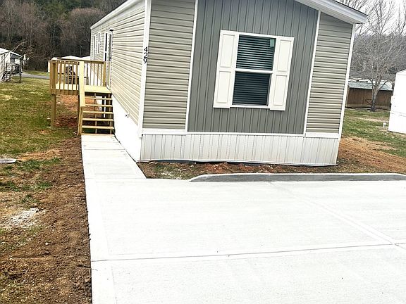 4th image of 429 Possum Valley Rd