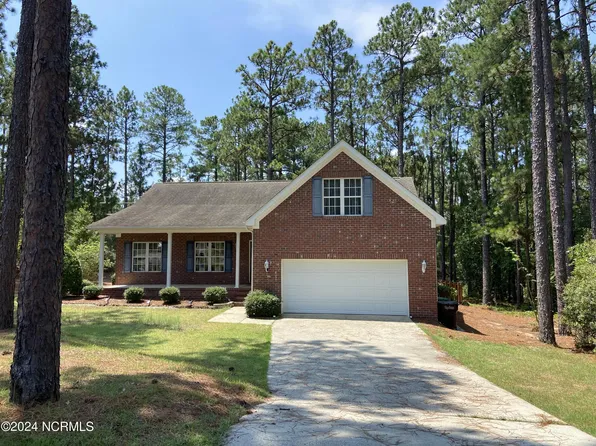 2 Moore Dr, Pinehurst, NC 28374