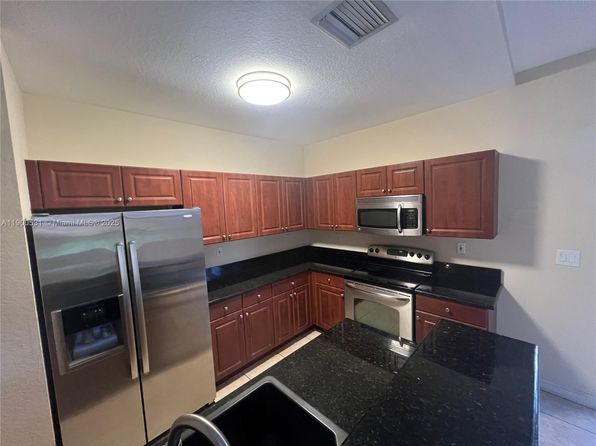 9239 SW 227th St UNIT 10