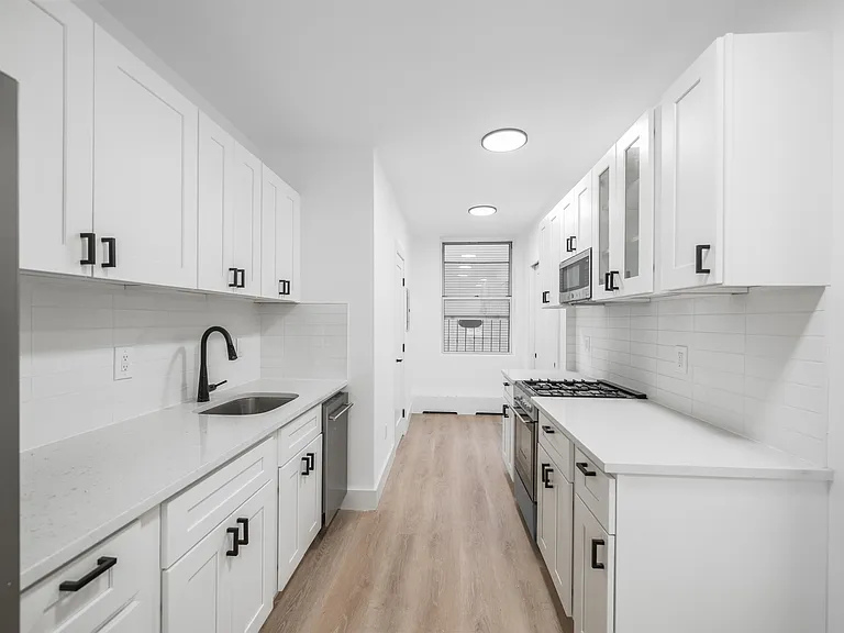500 Monroe St #8 — Photo 12