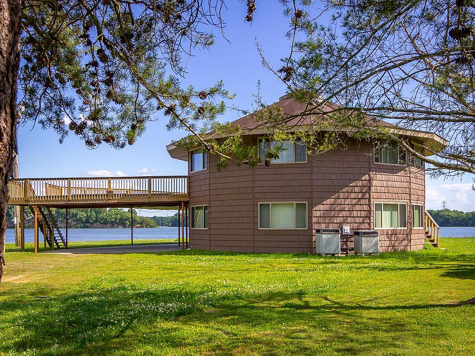 1st image of 137 Island Harbor Ln