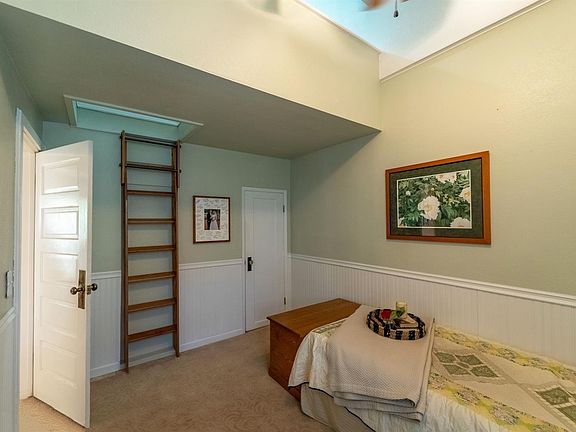 5th image of 121 Elmwood Ave
