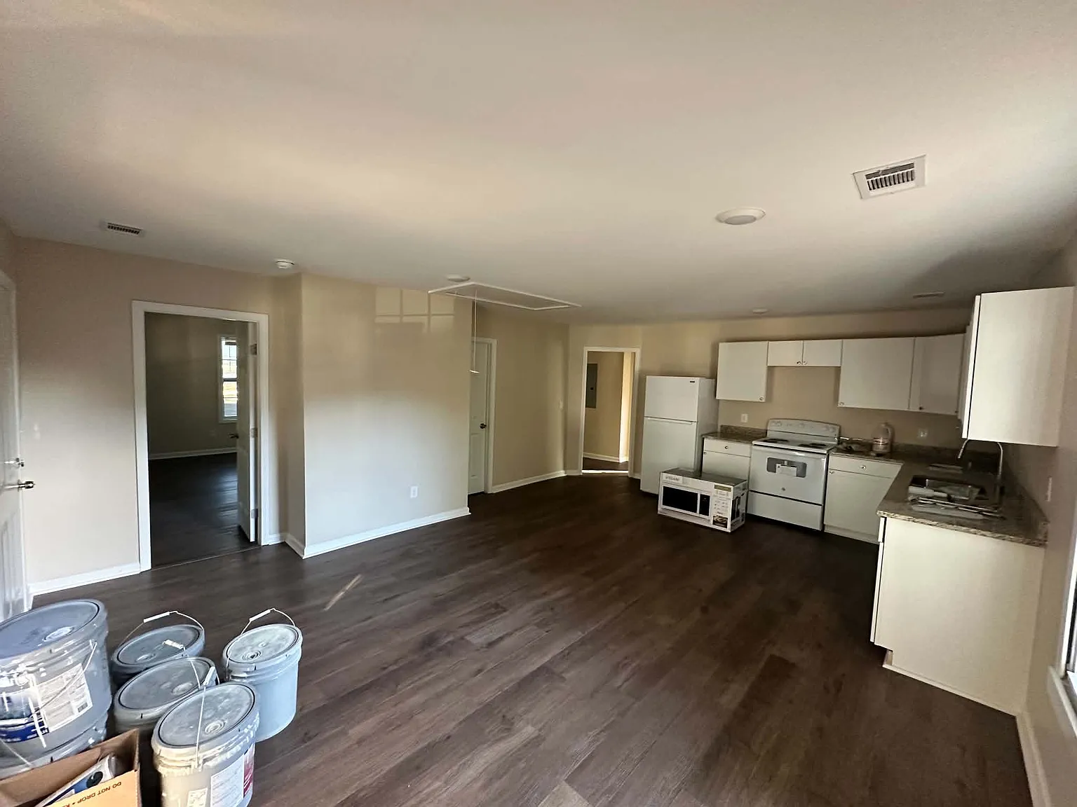 3 bed, $1,750 — Photo 2
