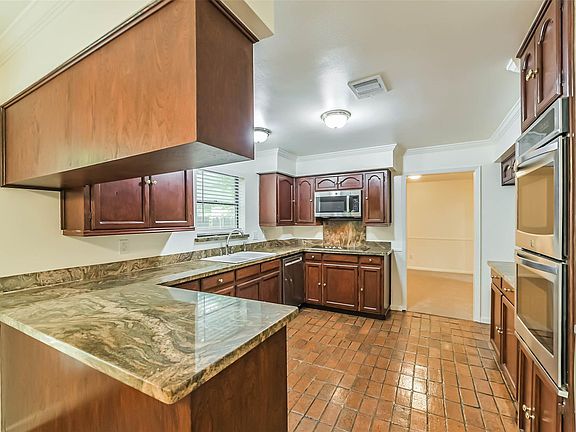 2nd image of 3111 Rockyridge Dr