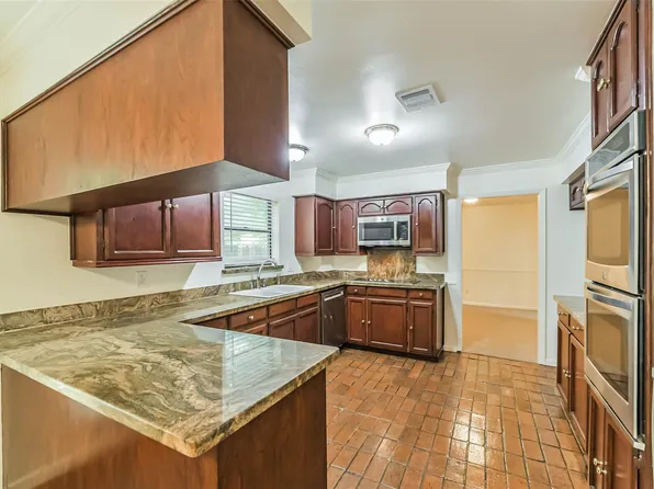 3111 Rockyridge Dr, Houston, TX 77063