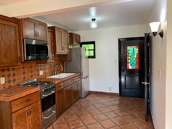 2nd image of 11234 Oxnard St
