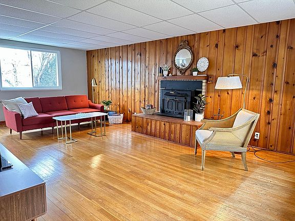 5th image of 1336 Hogan St
