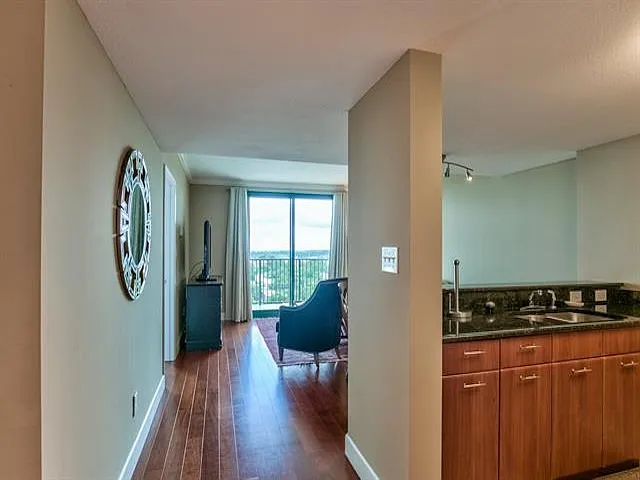 1 bed, 703 sqft, $2,200 — Photo 4