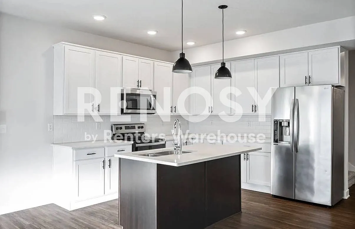 Three Bedroom Townhouse — Photo 1