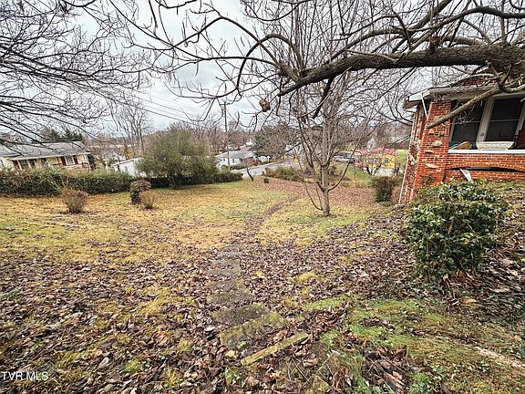 2nd image of 303 W 9th Ave