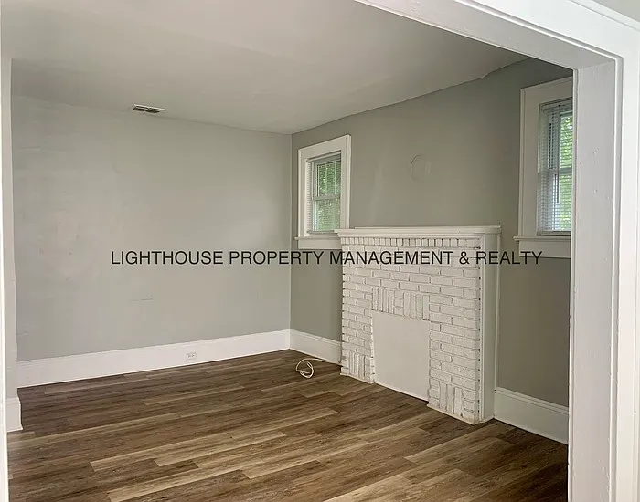 2 bed, 1.0 bath, $1,050 — Photo 3