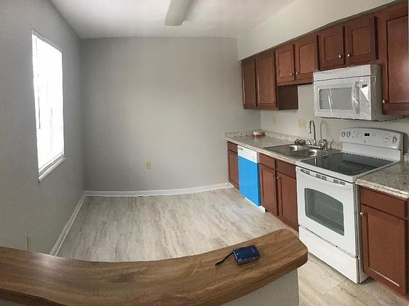 2nd image of 1814 Burrows Blvd