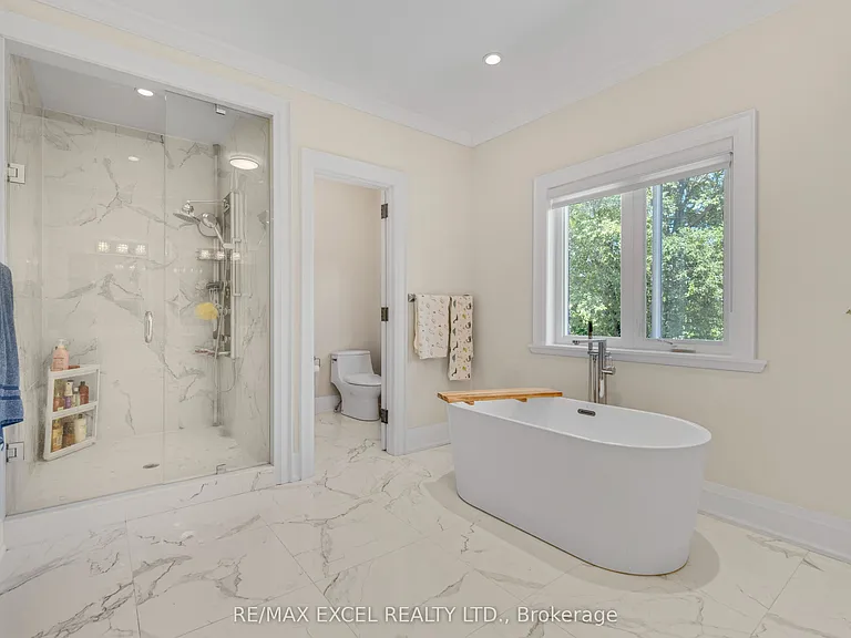 49 Kenton Dr — Photo 23
