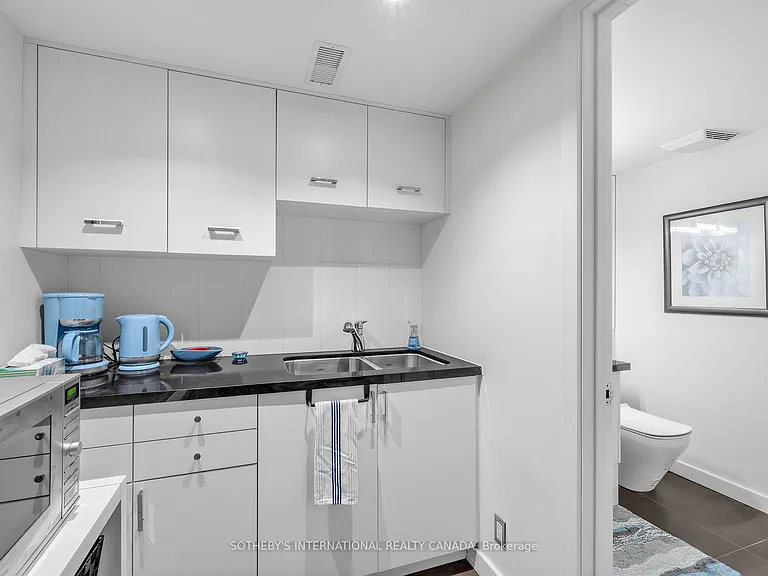 30 Regal Rd — Photo 18
