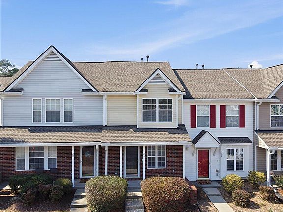 3rd image of 129 Hornby Cir