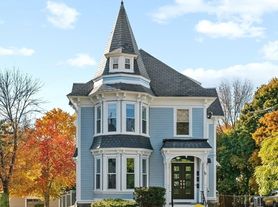 78 Methuen St, Lowell, MA