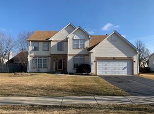 444 Greenview Ln, Oswego, IL 60543