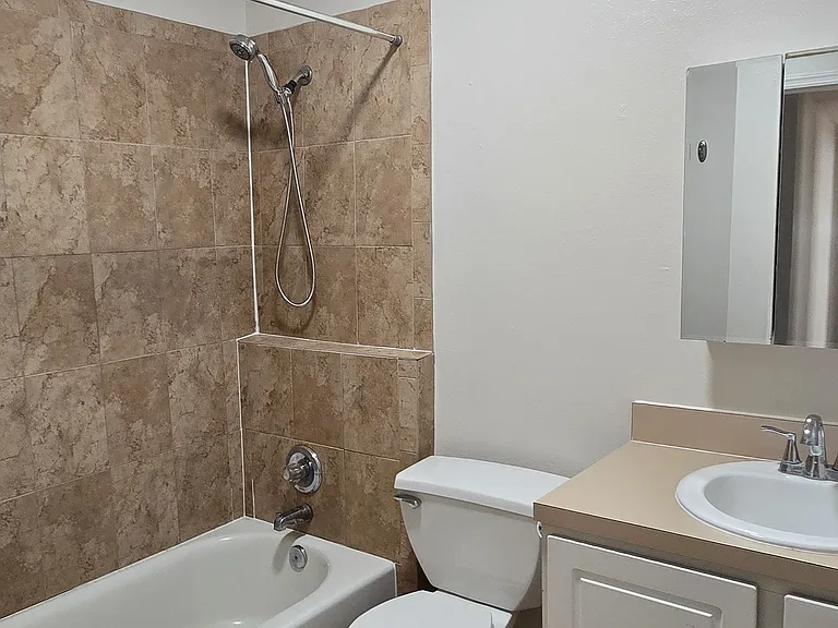 259 W King St #B — Photo 7