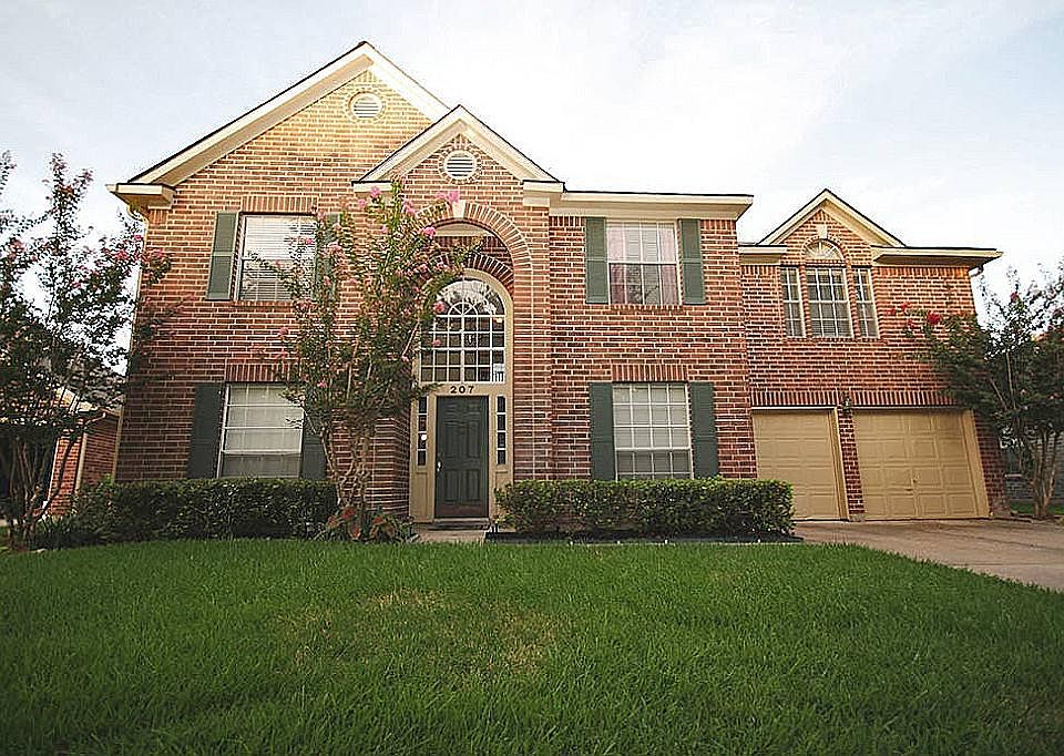 1st image of 207 Scarlet Maple Dr
