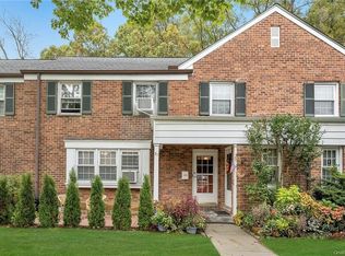 31 Robins Cres #31, New Rochelle, NY 10801