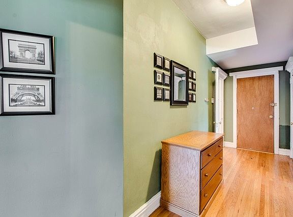 3rd image of 933 E Hyde Park Blvd Unit 3