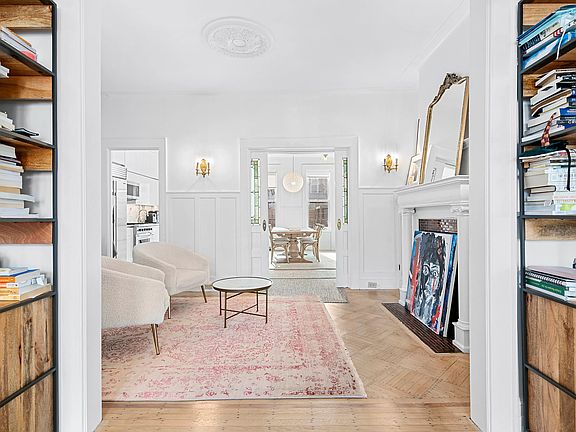 5th image of 208 Midwood St