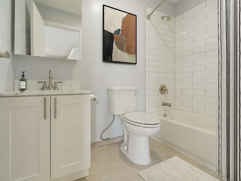 150 N Broadway St — Photo 5