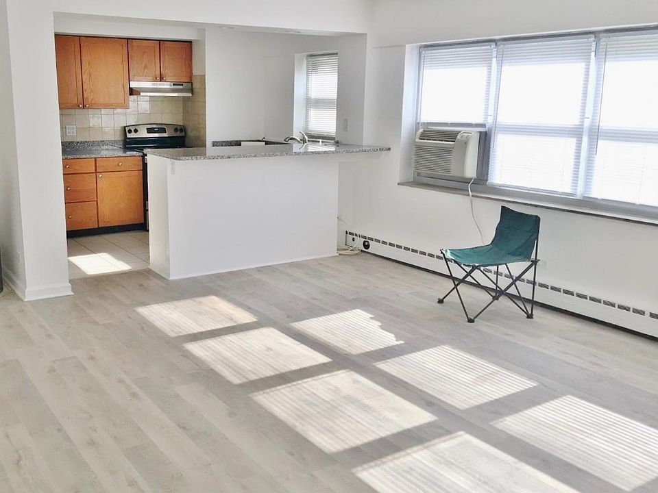 1st image of 4950 N Marine Dr APT 208