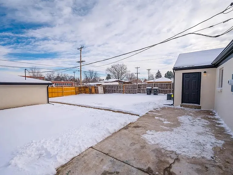3240 Dexter St — Photo 19
