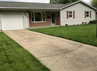 300 S Hollybrook Dr, Chillicothe, IL 61523