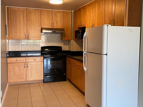 3rd image of 381 Peoria St