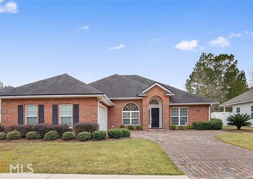 1st image of 210 Majestic Oaks Dr