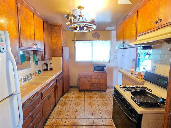 2nd image of 12933 Goleta St