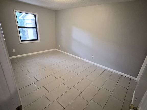 5th image of 150 Forest Pl
