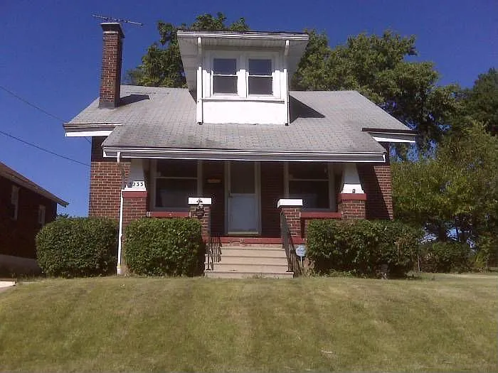 3233 Marshall Ave photo 1