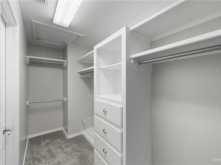 2711 Leslie St — Photo 16