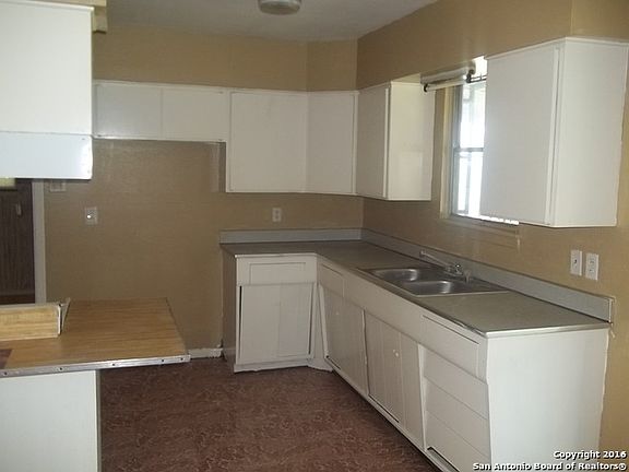 5th image of 222 Stolnet St