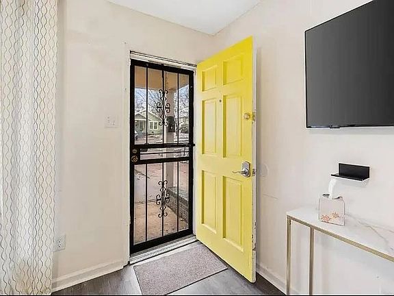 5th image of 2552 Everett Ave