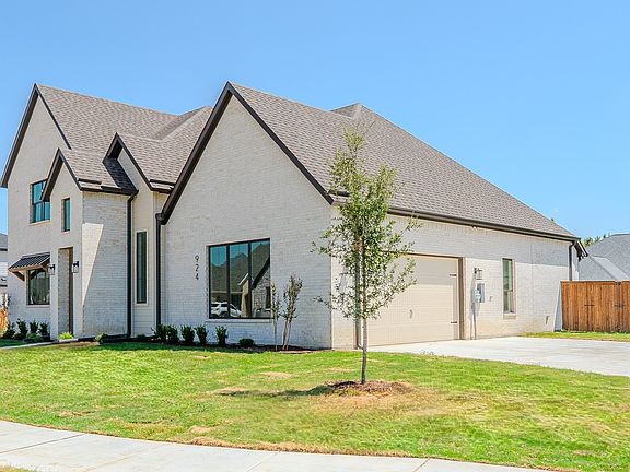 2nd image of 924 Claystone Ridge Dr