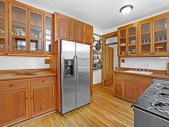 5th image of 855 W End Ave APT 8A