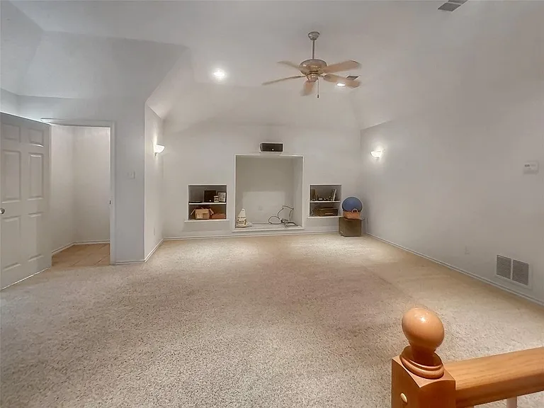 10717 Greenview Ct — Photo 8