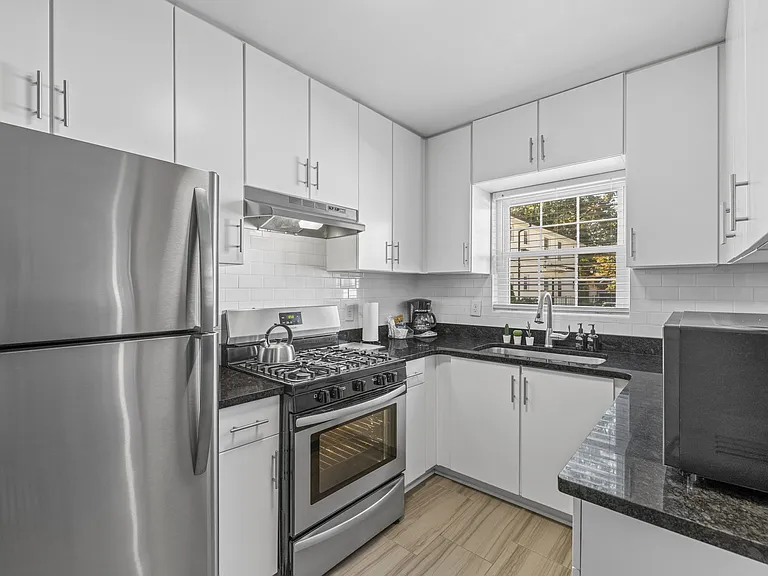 881 North Highland Apartments — Photo 43