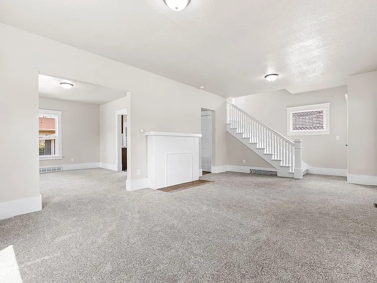 511 W Church St — Photo 3