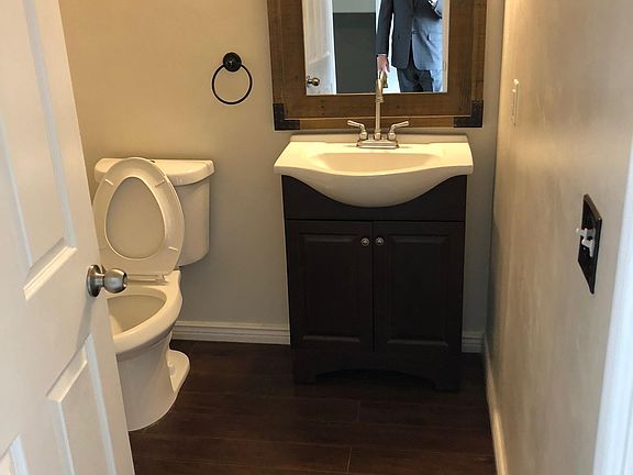 Main Floor 1/2 Bathroom