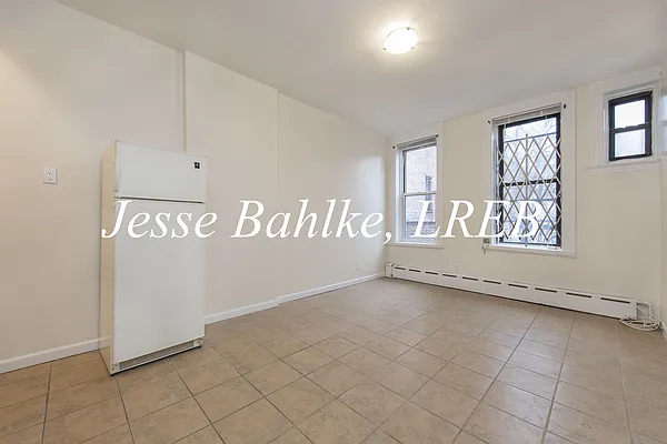 Rented by Jesse Bahlke, LREB | media 10